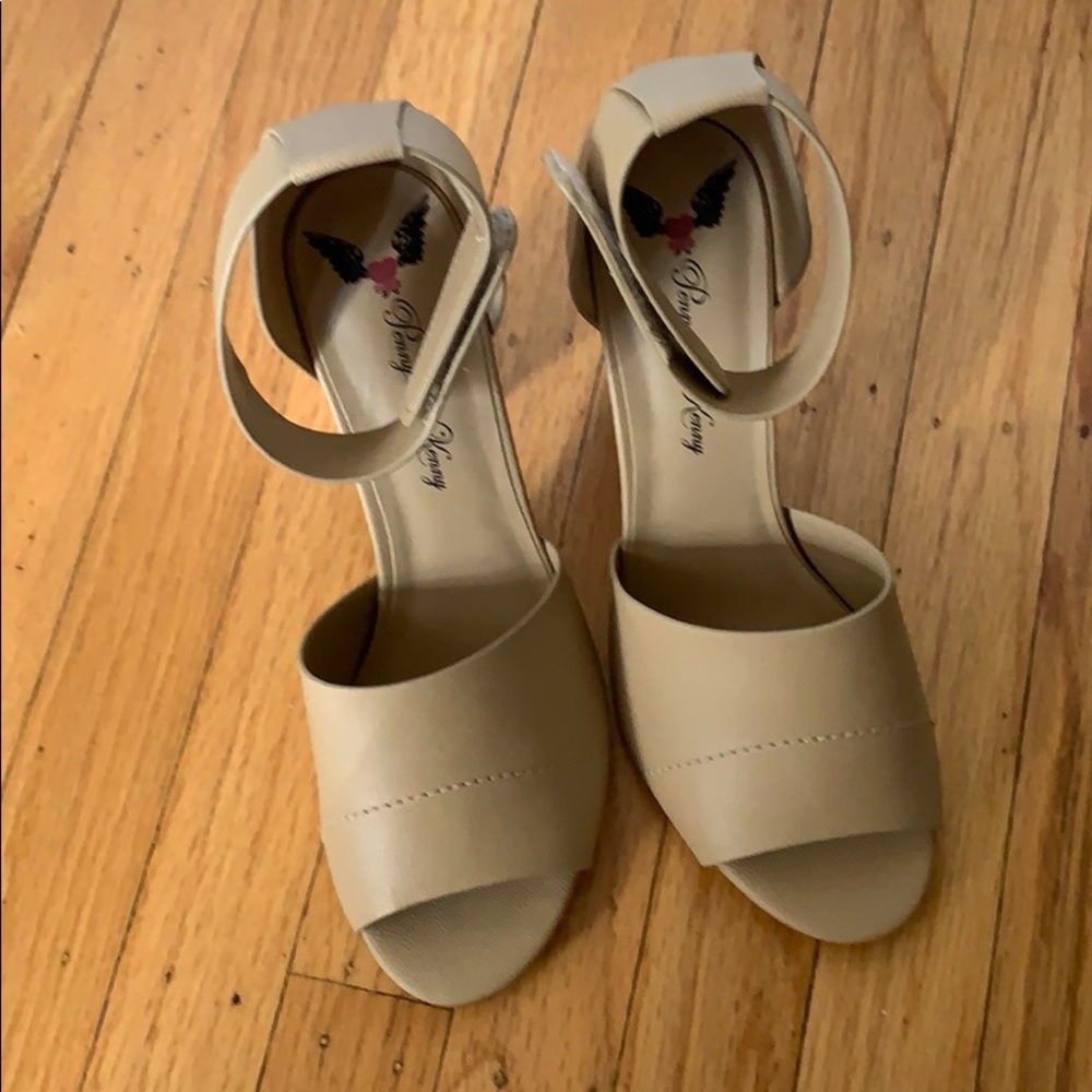 Penny lLoves Kenny Tan Block heels